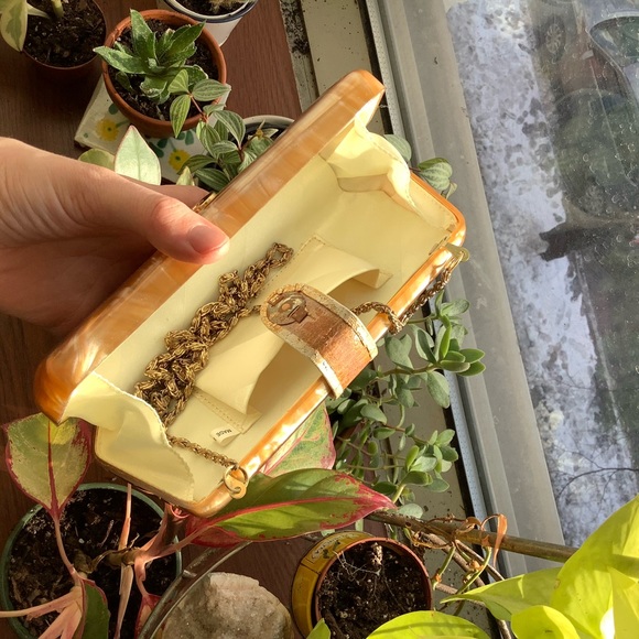 3/20$⭐️plastic golden purse - Picture 6 of 14